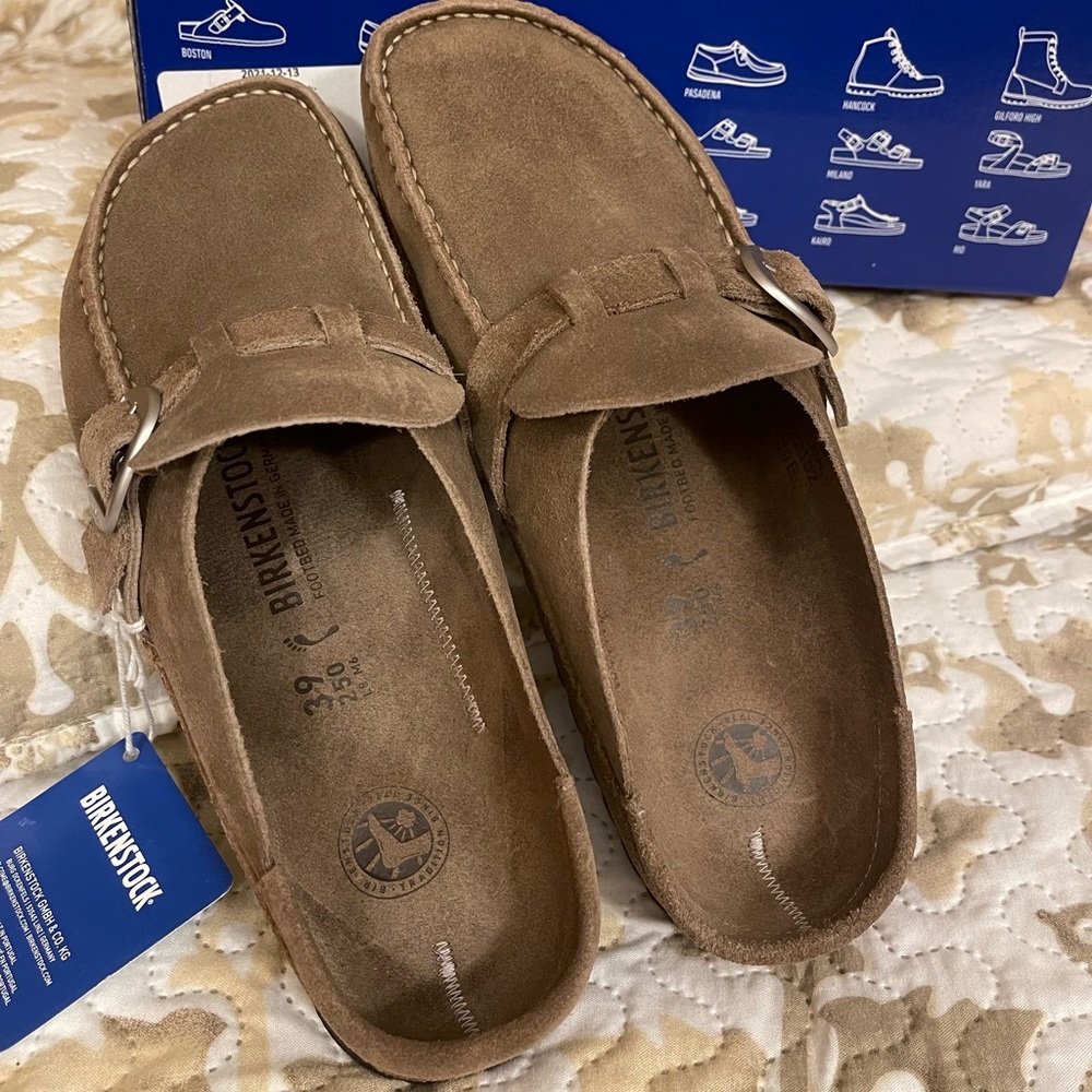 BIRKENSTOCK BUCKLEY’S NWT. Size 39/8-8.5.  Smoke and pet free home.